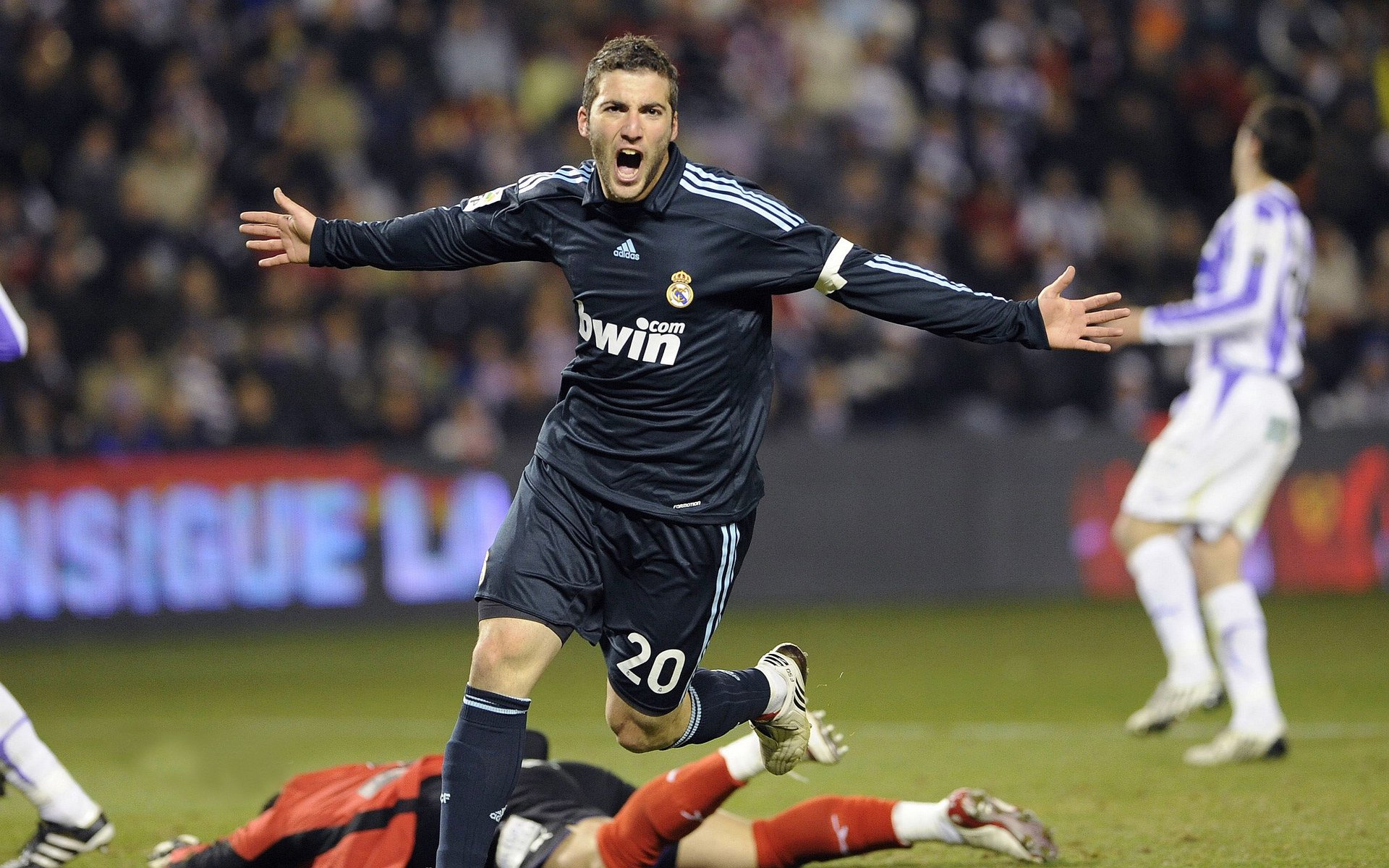 JackeyLove关键节点问鼎冠军，独行侠带队取胜！